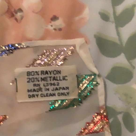 Scarf head wrap bone metallic colorful NWOT red green purple pink Versat… - Picture 9 of 9